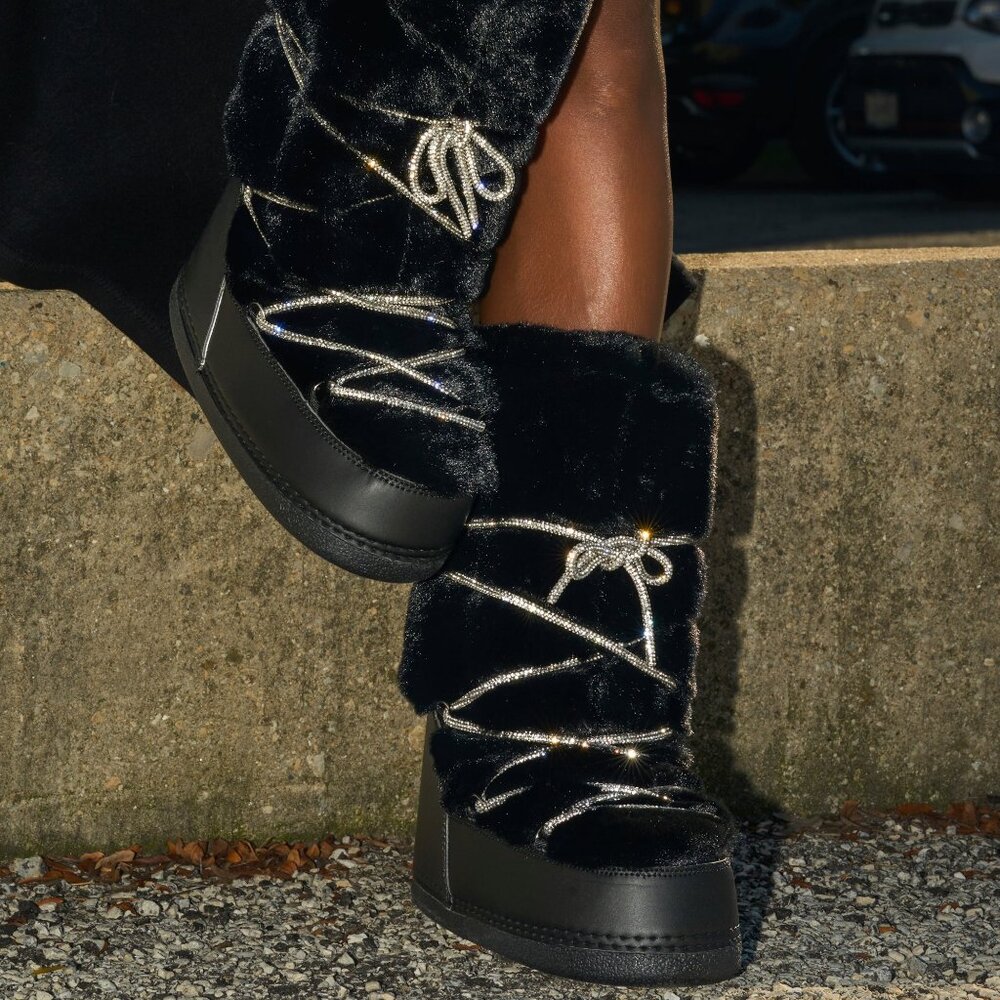 AKIRA AZALEA WANG KARMELA BLACK FUR MOON BOOT Size 1111